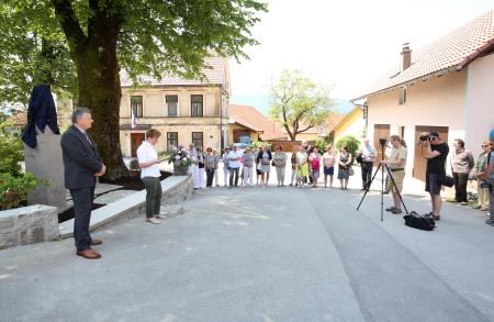 ODKRITJE KIPA FRAN GERBIČ 07 FOTO LJUBO VUKELIČ